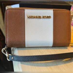 Michael Kors wristlet, new no tags